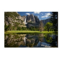 Védjegy Szépművészet 'Yosemite Falls Reflection' Canvas Art készítette: Mike Jones Photo