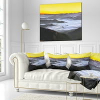 Designart Yellow Sky és ködös hegyek - Tájnyomtatott dobás párna - 16x16